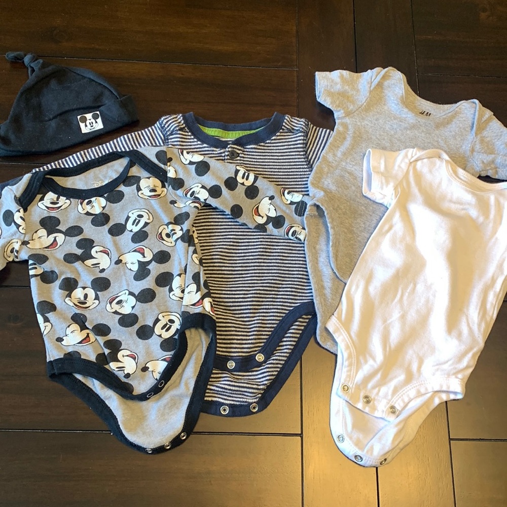 Various onsies boy 3-6 month sizes